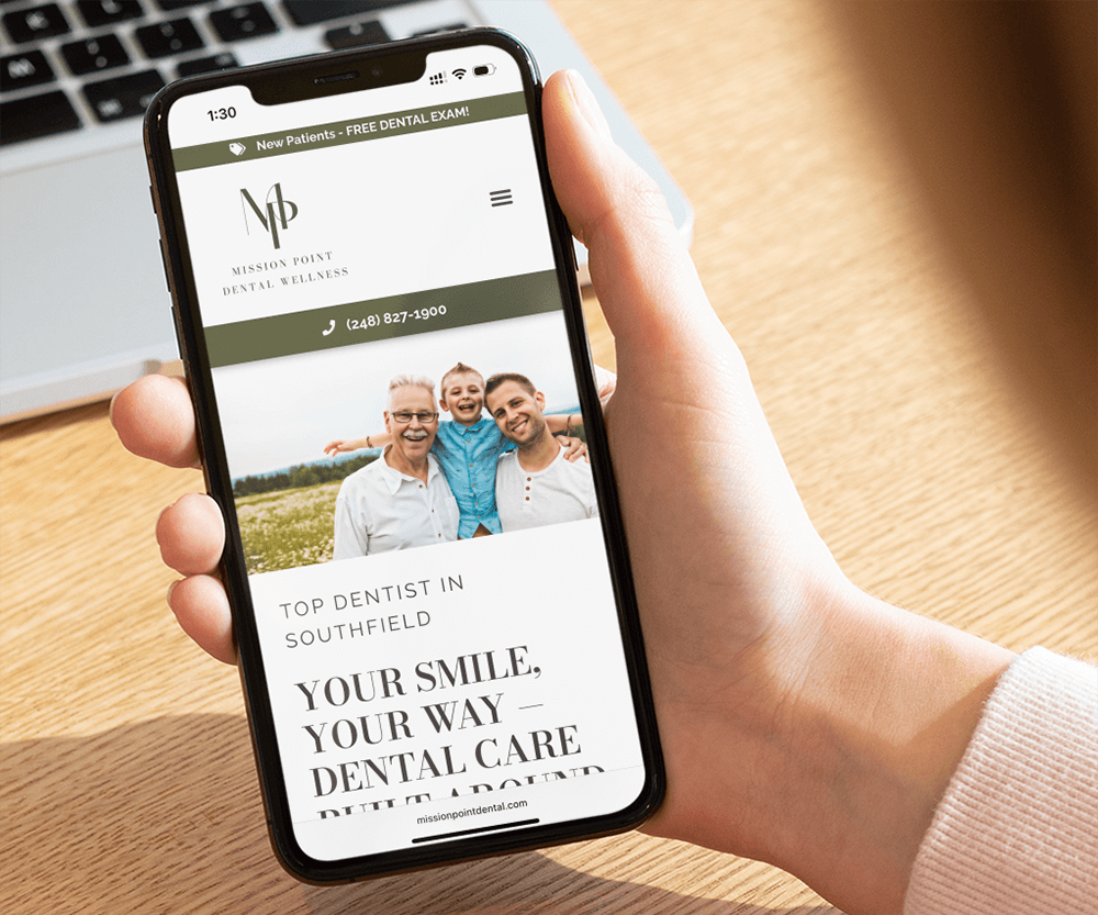 mockup-of-the-over-shoulder-look-of-a-girl-s-iphone-xs-25441